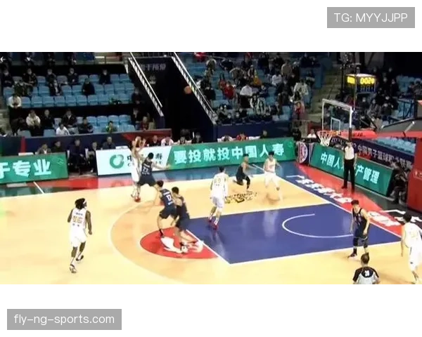 掷界外球规则：双手过顶、双脚位置与对方距离的关键判定