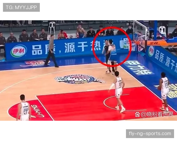 篮球规则解析：拉人犯规的具体判罚标准有哪些